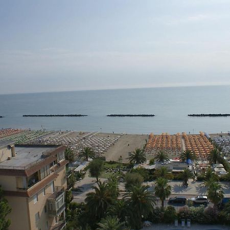 Condominio International San Benedetto del Tronto Exterior foto