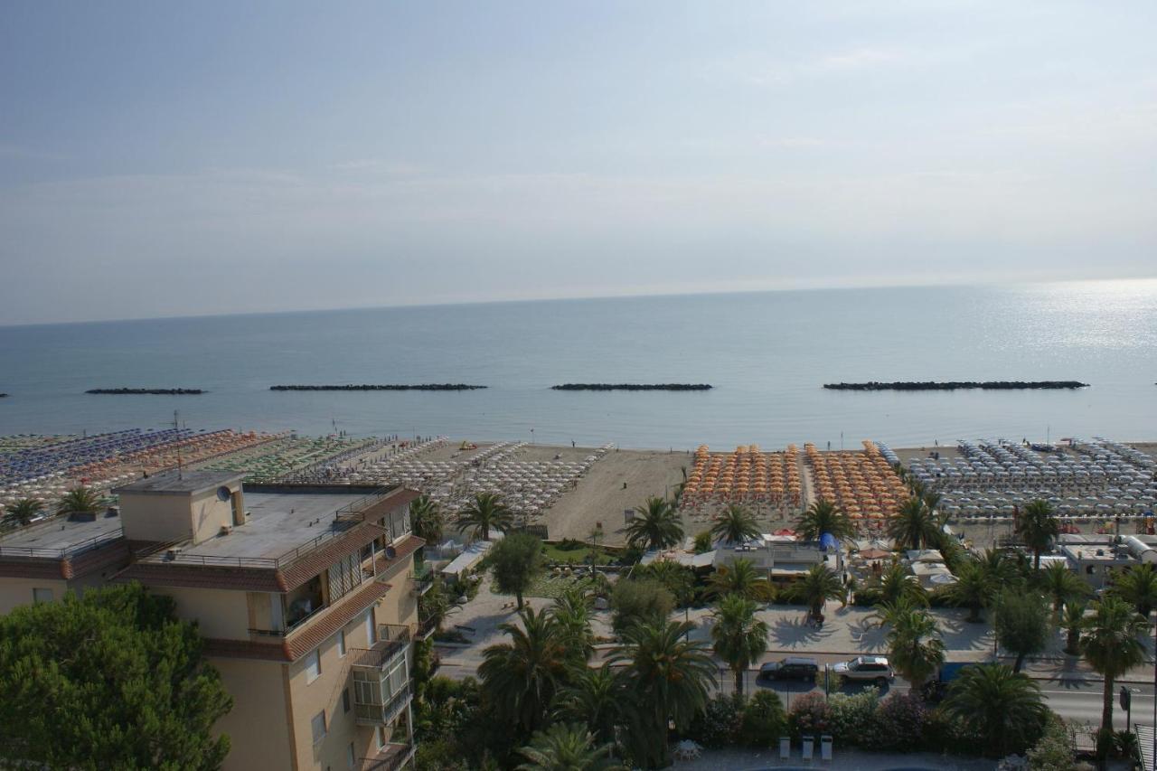 Condominio International San Benedetto del Tronto Exterior foto